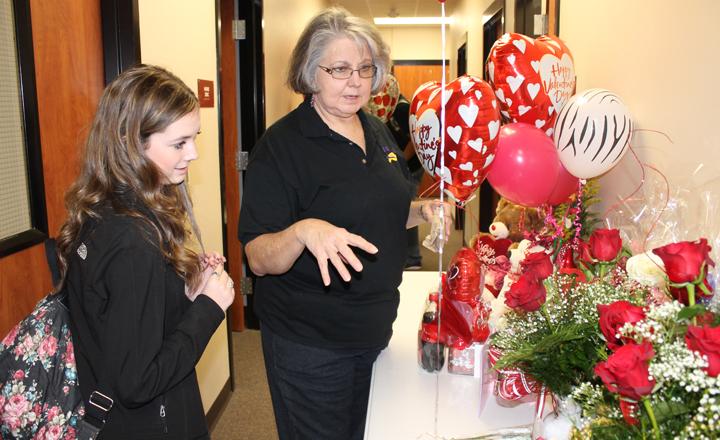 Secretary+Beverly+Cummings+helps+sophomore+Ally+Gaskins+find+her+Valentine.