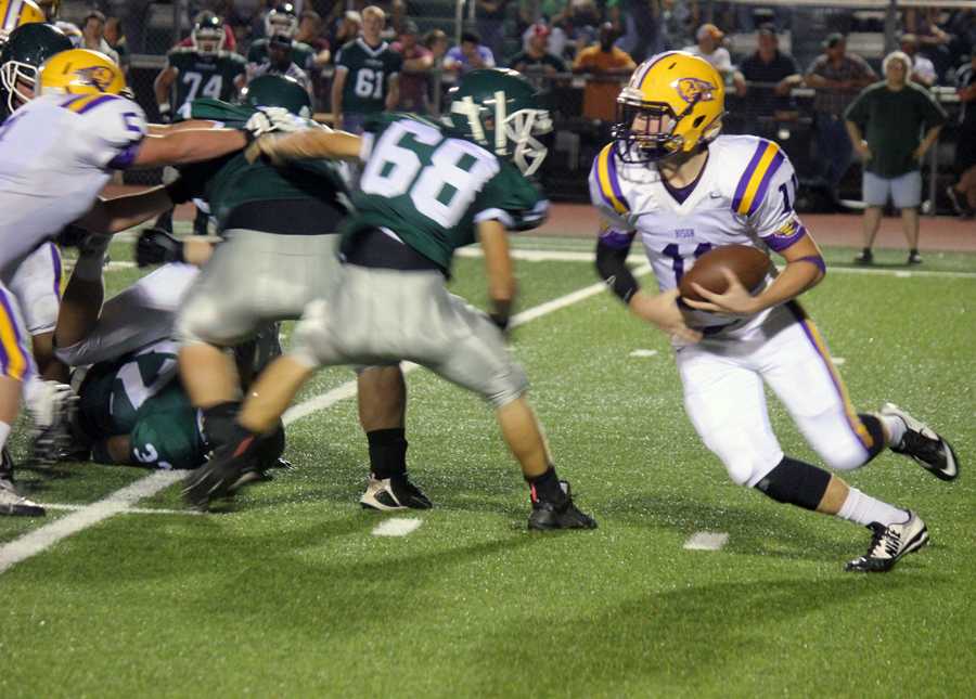 Junior Logan Freeman runs with the ball during the Bison game against Franklin. The team lost to state-ranked Franklin 0-70.