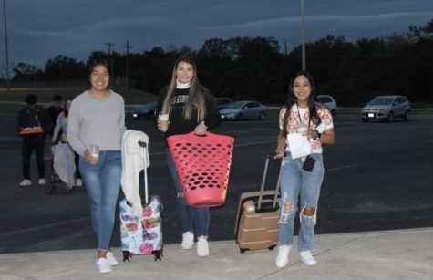 Seniors arrive for no-backpack day with alternate forms of carrying their things all day.