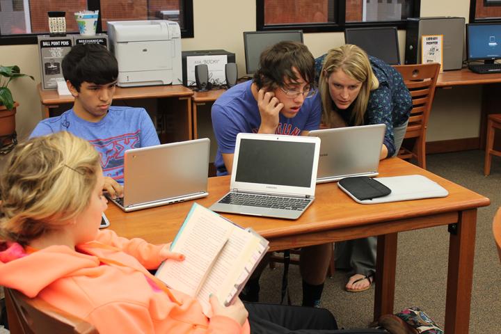 UIL Speech Director Jill Henson works with senior Ryan Slatter on his debate case while senior Junior Francisco works on research and junior Kendall Lee works on her prose. Slatter and Francisco are partners for CX debate. 