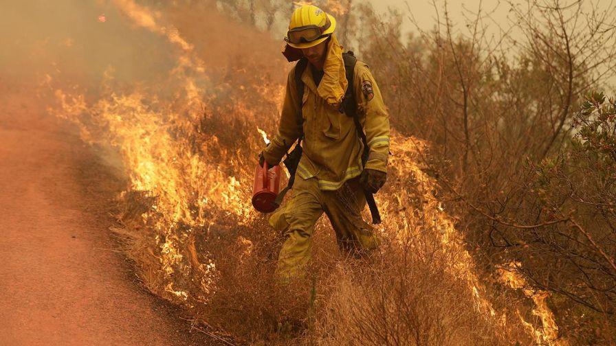 Massive wildfire sweeps over California