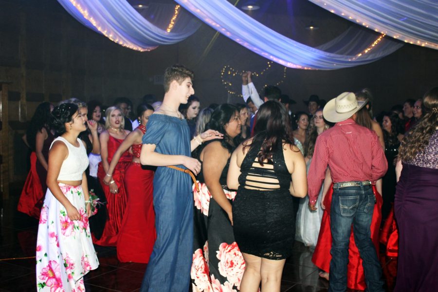 Prom offers bevy of awards