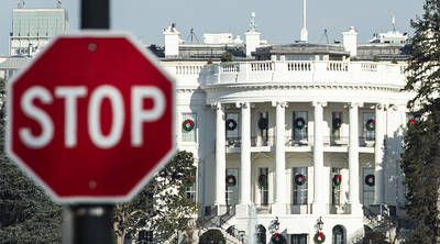 TOPSHOT - A stop sign is seen near the White House during a government shutdown in Washington, DC, December 27, 2018. - Congress members trickled back into Washington but there was little hope of ending the government shutdown sparked by a row with President Donald Trump over his demand for US-Mexico border wall construction. A lapse in funding to parts of the government meanwhile entered a sixth day. (Photo by Andrew CABALLERO-REYNOLDS / AFP)        (Photo credit should read ANDREW CABALLERO-REYNOLDS/AFP/Getty Images)
