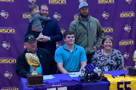 Henson signs with Mary Hardin-Baylor