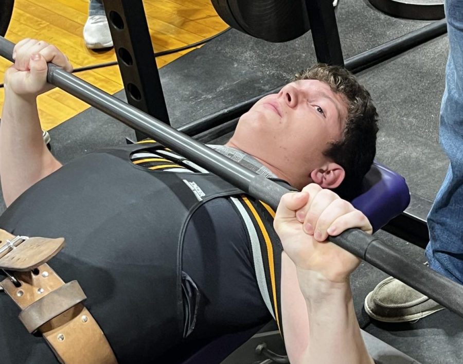 Freshman+Brody+Duncan+gets+ready+to+lift+during+Wednesdays+meet+at+Buffalo.